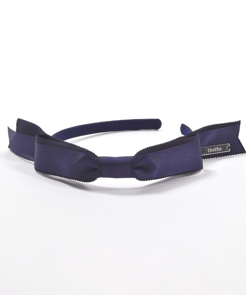 BeBe（ベベ）の「【日本製】サテンオーガンジーリボンカチューシャ（カチューシャ・キッズ・ネイビー/ホワイト・FREE）」の6枚目の写真