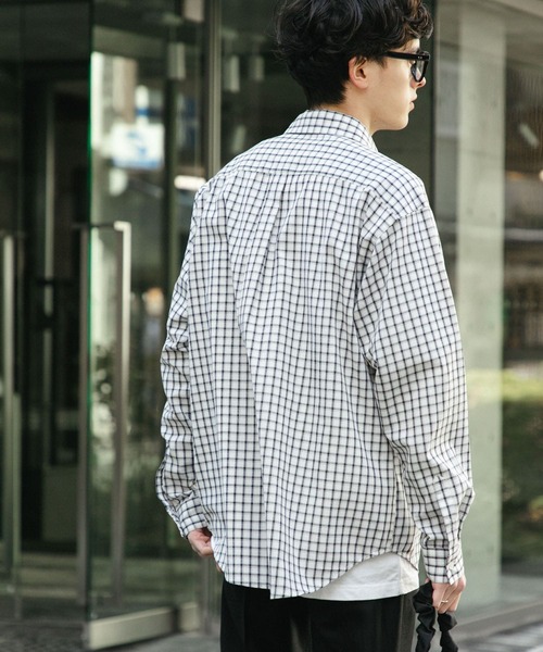 SENSE OF PLACE by URBAN RESEARCH（センスオブプレイスバイアーバンリサーチ）の「『ユニセックス』グラフチェックルーズシャツ（シャツ/ブラウス・メンズ・ベージュ/ホワイト/アイボリー・MEDIUM/LARGE）」の5枚目の写真