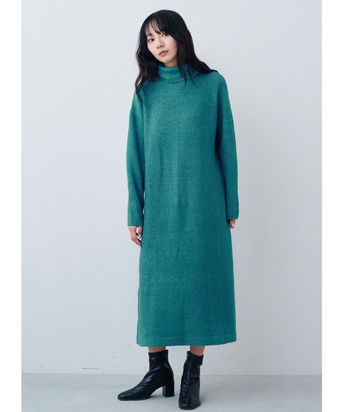 IEDIT（イディット）の「ＩＥＤＩＴ　ジュエルカラーでパッと華やぐハイネックニットワンピース（ワンピース・レディース・レッド/パープル/エメラルド・M/L/3L/LL/S）」の4枚目の写真