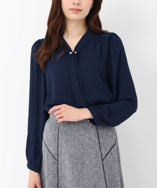 MISCH MASCH（ミッシュマッシュ）の「2025春夏新作 パールバー付きタイブラウス（シャツ/ブラウス・レディース・ブルー/ホワイト/ベージュ/ネイビー・ﾌﾘ-）」の3枚目の写真