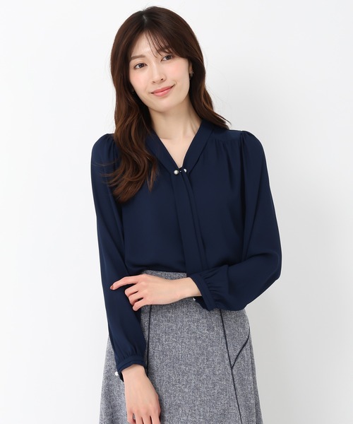 MISCH MASCH（ミッシュマッシュ）の「2025春夏新作 パールバー付きタイブラウス（シャツ/ブラウス・レディース・ブルー/ホワイト/ベージュ/ネイビー・ﾌﾘ-）」の5枚目の写真