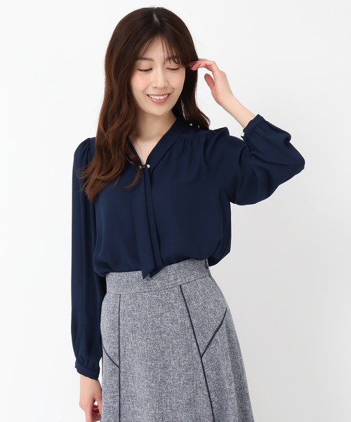 MISCH MASCH（ミッシュマッシュ）の「2025春夏新作 パールバー付きタイブラウス（シャツ/ブラウス・レディース・ブルー/ホワイト/ベージュ/ネイビー・ﾌﾘ-）」の6枚目の写真