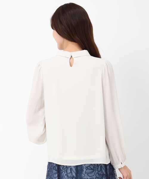 MISCH MASCH（ミッシュマッシュ）の「2025春夏新作 パールバー付きタイブラウス（シャツ/ブラウス・レディース・ブルー/ホワイト/ベージュ/ネイビー・ﾌﾘ-）」の8枚目の写真