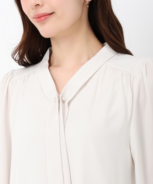 MISCH MASCH（ミッシュマッシュ）の「2025春夏新作 パールバー付きタイブラウス（シャツ/ブラウス・レディース・ブルー/ホワイト/ベージュ/ネイビー・ﾌﾘ-）」の10枚目の写真