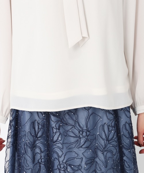 MISCH MASCH（ミッシュマッシュ）の「2025春夏新作 パールバー付きタイブラウス（シャツ/ブラウス・レディース・ブルー/ホワイト/ベージュ/ネイビー・ﾌﾘ-）」の13枚目の写真