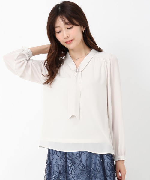 MISCH MASCH（ミッシュマッシュ）の「2025春夏新作 パールバー付きタイブラウス（シャツ/ブラウス・レディース・ブルー/ホワイト/ベージュ/ネイビー・ﾌﾘ-）」の14枚目の写真