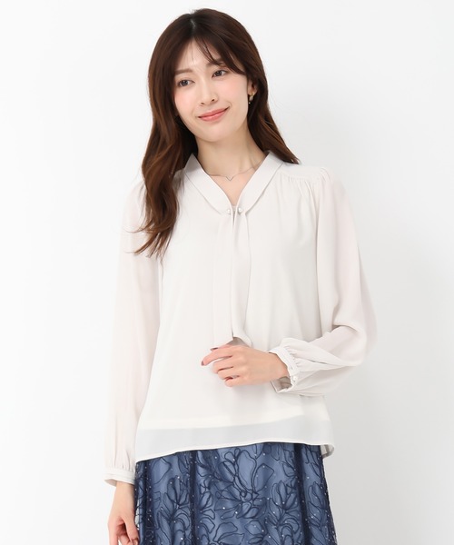 MISCH MASCH（ミッシュマッシュ）の「2025春夏新作 パールバー付きタイブラウス（シャツ/ブラウス・レディース・ブルー/ホワイト/ベージュ/ネイビー・ﾌﾘ-）」の15枚目の写真