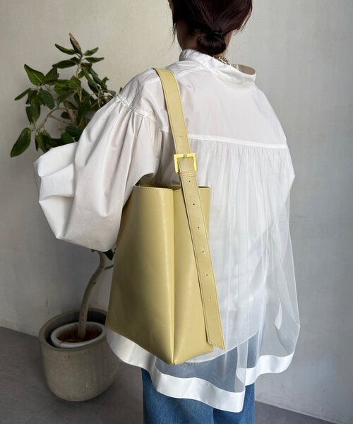 DouDou（ドゥドゥ）の「【WEB限定】アシンメトリーバックル付ホーボーバッグ（ショルダーバッグ・レディース・イエロー/キャメル/アイボリー/ブラック・FREE）」の22枚目の写真
