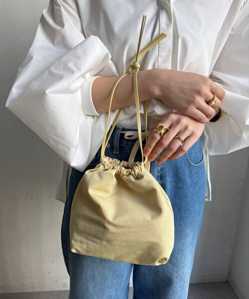 DouDou（ドゥドゥ）の「【WEB限定】アシンメトリーバックル付ホーボーバッグ（ショルダーバッグ・レディース・イエロー/キャメル/アイボリー/ブラック・FREE）」の21枚目の写真