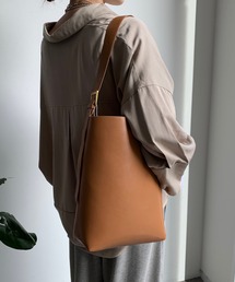 DouDou | 【WEB限定】アシンメトリーバックル付ホーボーバッグ(ショルダーバッグ)