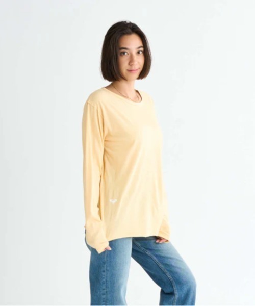 ROXY(ロキシー)の「BEACH FLEX /ロキシーワンポイントロゴ長袖Tシャツ(Tシャツ/カットソー・レディース・ブルー/ブラック/ピンク/ホワイト/イエロー・SMALL/MEDIUM/LARGE)」の2枚目の写真