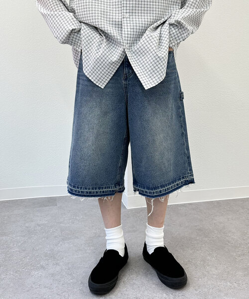 DISCOAT（ディスコート）の「【ユニセックス】デニムハーフパンツ（その他パンツ・レディース・ブラック/サックスブルー・LARGE/MEDIUM）」の2枚目の写真
