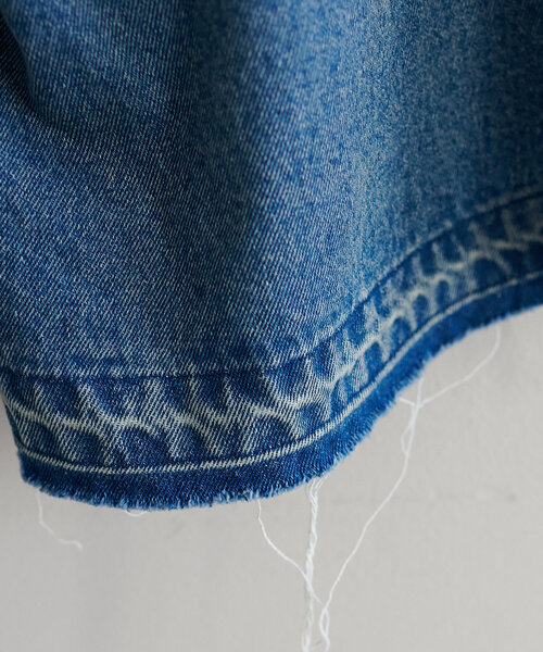 DISCOAT（ディスコート）の「【ユニセックス】デニムハーフパンツ（その他パンツ・レディース・ブラック/サックスブルー・LARGE/MEDIUM）」の14枚目の写真