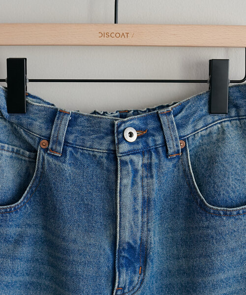 DISCOAT（ディスコート）の「【ユニセックス】デニムハーフパンツ（その他パンツ・レディース・ブラック/サックスブルー・LARGE/MEDIUM）」の15枚目の写真