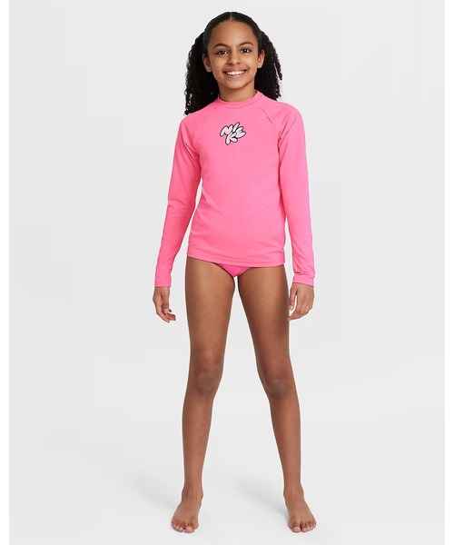 NIKE（ナイキ）の「NIKE/ナイキ ﾊﾞﾌﾞﾙNIKE L/Sﾊｲﾄﾞﾛｶﾞｰﾄﾞ キッズ UVケア ラッシュガード NESSF744（ラッシュガード・キッズ・ブラック/ホワイト/ピンク・130cm/140cm/150cm/160cm）」の13枚目の写真