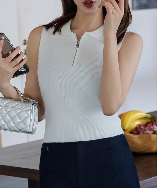 FINEnough（ファインナフ）の「ハーフジップリブニットノースリトップス（ニット/セーター・レディース・ベージュ/ブラック/ホワイト・FREE）」の4枚目の写真