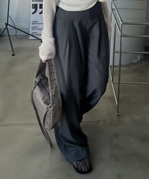サイドタックスラックスパンツ