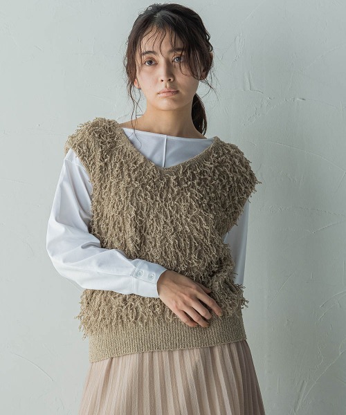 MAYSON GREY（メイソングレイ）の「ループフリンジニットベスト≪手洗い可能≫（ベスト・レディース・レッド/ベージュ・M）」の2枚目の写真