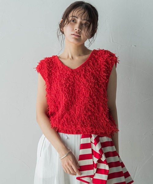 MAYSON GREY（メイソングレイ）の「ループフリンジニットベスト≪手洗い可能≫（ベスト・レディース・レッド/ベージュ・M）」の3枚目の写真