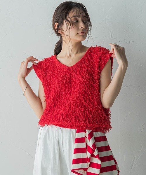 MAYSON GREY（メイソングレイ）の「ループフリンジニットベスト≪手洗い可能≫（ベスト・レディース・レッド/ベージュ・M）」の4枚目の写真