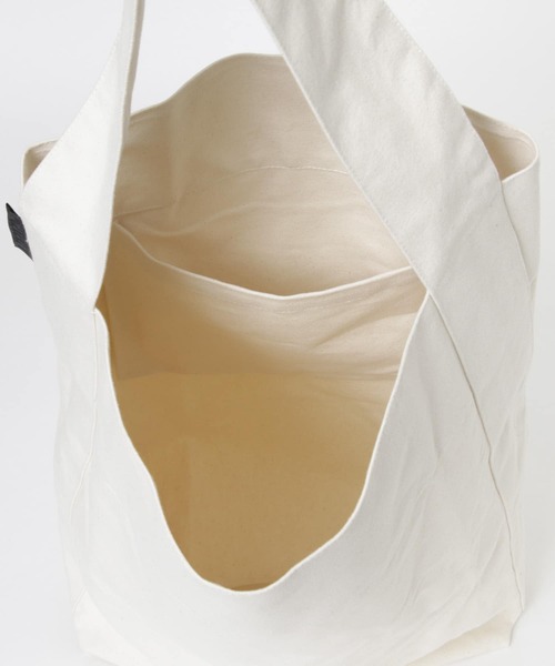 URBAN RESEARCH（アーバンリサーチ）の「Kaan　MEGA BUCKET TOTE（トートバッグ・メンズ・ブラック/ナチュラル・FREE）」の5枚目の写真