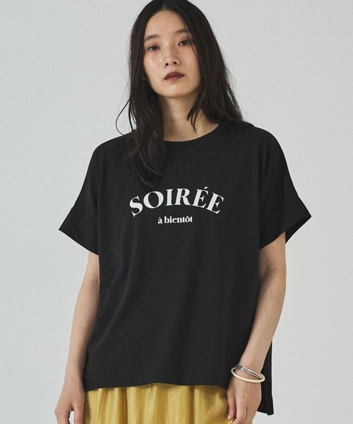 abahouse mavie(アバハウスマヴィ)の「ワイドロゴTシャツ(Tシャツ/カットソー・レディース・ホワイト系その他/グレー系その他/ホワイト系その他2/セージグリーン/グレー系その他2/ネイビー/ブラック・フリー)」の4枚目の写真