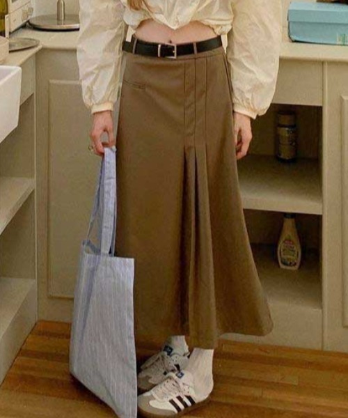 Vipoa(ヴィポア)の「asymmentry tuck skirt(スカート・レディース・ベージュ/グレー/ブラック・LARGE/MEDIUM)」の3枚目の写真