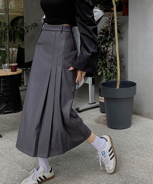 Vipoa(ヴィポア)の「asymmentry tuck skirt(スカート・レディース・ベージュ/グレー/ブラック・LARGE/MEDIUM)」の1枚目の写真