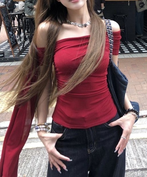 Achic（アシック）の「アシンメトリーオフショルダートップス（Tシャツ/カットソー・レディース・ホワイト/ブラック/ネイビー/ワイン・M）」の7枚目の写真