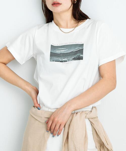 URBAN RESEARCH Sonny Label(アーバンリサーチサニーレーベル)の「フォトプリントTシャツ(Tシャツ/カットソー・レディース・オフホワイト/スミクロ/イエロー系その他・FREE)」の2枚目の写真