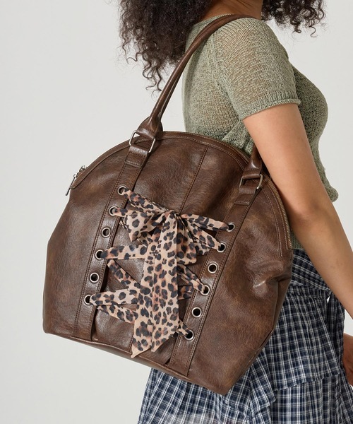 TINA：JOJUN（ティーナジョジュン）の「レースアップ フェイクレザーバッグ TINA：JOJUN（ハンドバッグ・レディース・キャメル/ブラウン・F）」の2枚目の写真