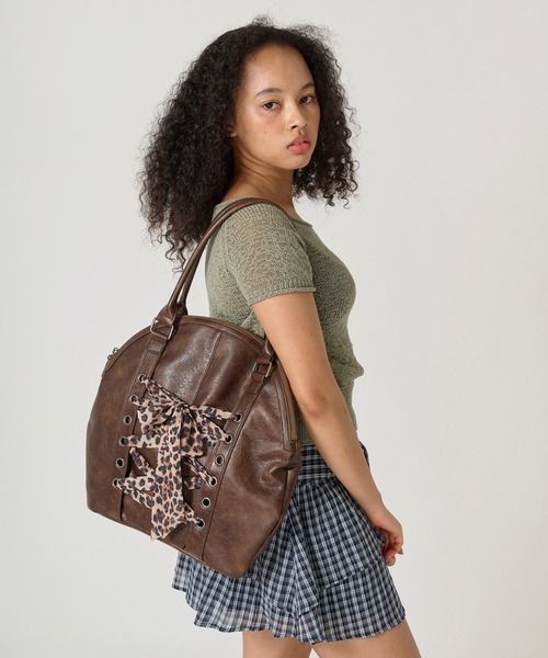 TINA：JOJUN（ティーナジョジュン）の「レースアップ フェイクレザーバッグ TINA：JOJUN（ハンドバッグ・レディース・キャメル/ブラウン・F）」の7枚目の写真