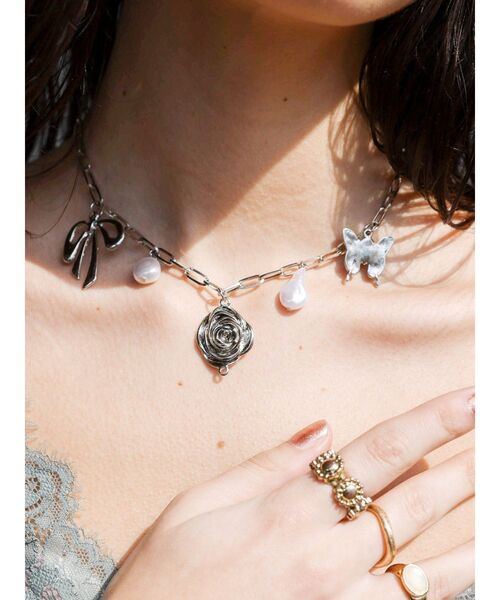 EVRIS（エヴリス）の「ORIGINAL MOTIF CHOKERネックレス（ネックレス・レディース・シルバー/ゴールド・FREE）」の2枚目の写真