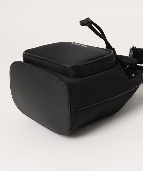 MICHAEL KORS（マイケルコース）の「KHAI ナイロン バケット バッグ スモール（ショルダーバッグ・レディース・ブラック・FREE）」の3枚目の写真