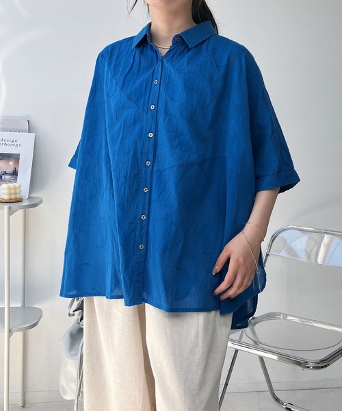 AS KNOW AS plus（アズノゥアズプラス）の「●インドコットン ドットジャガード切替えゆるビッグシャツ（シャツ/ブラウス・レディース・オフホワイト/ブルー/ブラック・FREE）」の6枚目の写真