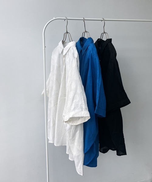 AS KNOW AS plus（アズノゥアズプラス）の「●インドコットン ドットジャガード切替えゆるビッグシャツ（シャツ/ブラウス・レディース・オフホワイト/ブルー/ブラック・FREE）」の22枚目の写真