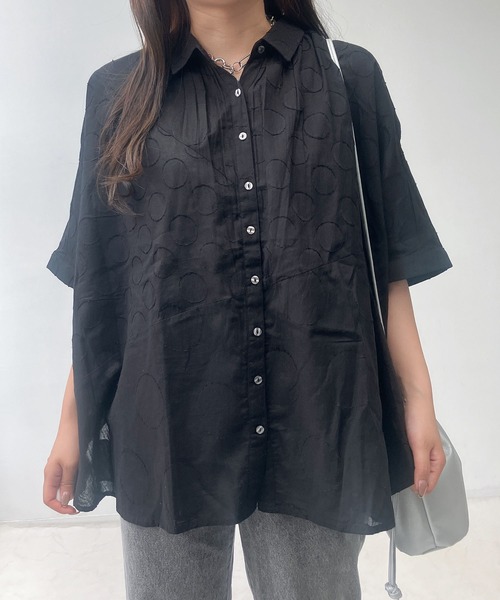 AS KNOW AS plus（アズノゥアズプラス）の「●インドコットン ドットジャガード切替えゆるビッグシャツ（シャツ/ブラウス・レディース・オフホワイト/ブルー/ブラック・FREE）」の10枚目の写真