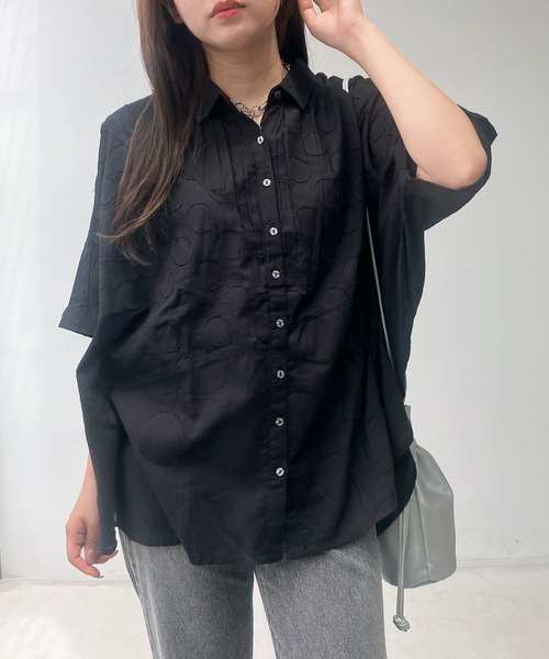 AS KNOW AS plus（アズノゥアズプラス）の「●インドコットン ドットジャガード切替えゆるビッグシャツ（シャツ/ブラウス・レディース・オフホワイト/ブルー/ブラック・FREE）」の9枚目の写真