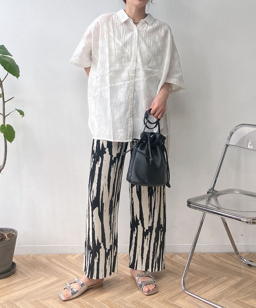 AS KNOW AS plus（アズノゥアズプラス）の「●インドコットン ドットジャガード切替えゆるビッグシャツ（シャツ/ブラウス・レディース・オフホワイト/ブルー/ブラック・FREE）」の21枚目の写真