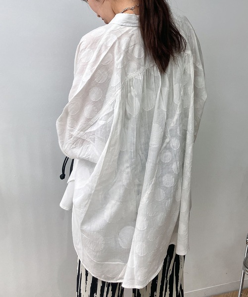 AS KNOW AS plus（アズノゥアズプラス）の「●インドコットン ドットジャガード切替えゆるビッグシャツ（シャツ/ブラウス・レディース・オフホワイト/ブルー/ブラック・FREE）」の18枚目の写真