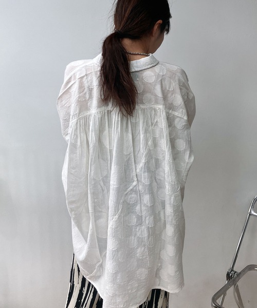 AS KNOW AS plus（アズノゥアズプラス）の「●インドコットン ドットジャガード切替えゆるビッグシャツ（シャツ/ブラウス・レディース・オフホワイト/ブルー/ブラック・FREE）」の19枚目の写真