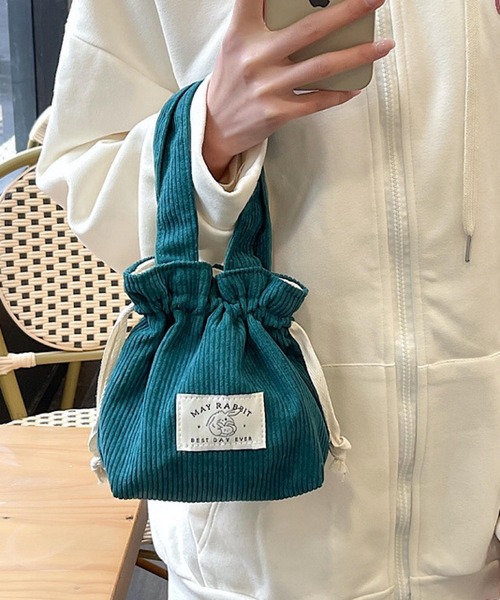 VIBGYOR(ヴィブジョー)の「urbanfemine./コーデュロイ巾着ミニバッグ U7493(ハンドバッグ・レディース・ブラック/ベージュ/ダークグリーン/ブラウン/パープル/グレー/イエロー/ピンク/グリーン/アイボリー/ブルー/ベビーピンク・FREE)」の7枚目の写真