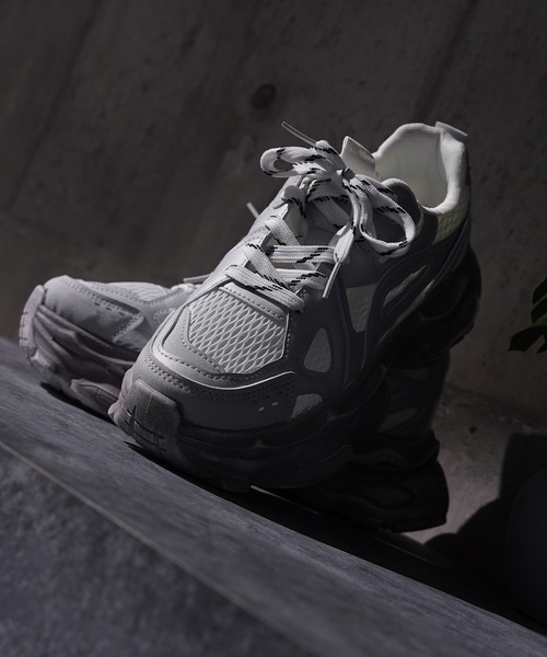 1111clothing(ワンフォークロージング)の「DIRTY加工 ダットスニーカー / DIRTY-Processed Dat Sneakers(スニーカー・メンズ・ブラック系/グレー系/ホワイト系・25cm/25.5cm/26cm/26.5cm/27cm)」の4枚目の写真