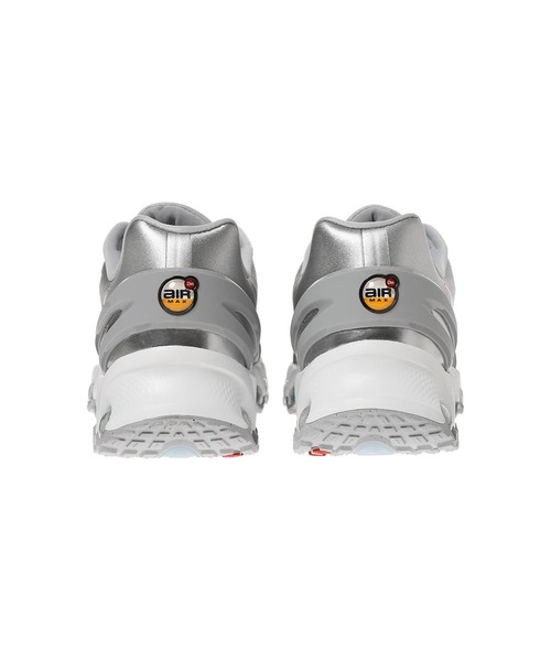 NIKE(ナイキ)の「NIKE WMNS AIR MAX DN8 HF5509-001(スニーカー・レディース・グレー・23.5㎝/24㎝/23㎝/24.5㎝)」の5枚目の写真