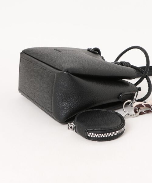 florist（フローリスト）の「【コードチャーム＆丸ポーチ付】2WAY レザーライクツイストハンドバッグ/ショルダーバッグ（ハンドバッグ・レディース・ブルーグレー/ブラック/ホワイト/ピンク・FREE）」の7枚目の写真