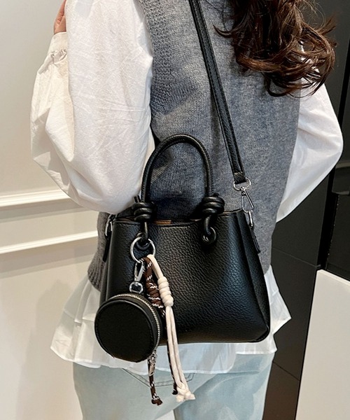 florist（フローリスト）の「【コードチャーム＆丸ポーチ付】2WAY レザーライクツイストハンドバッグ/ショルダーバッグ（ハンドバッグ・レディース・ブルーグレー/ブラック/ホワイト/ピンク・FREE）」の20枚目の写真