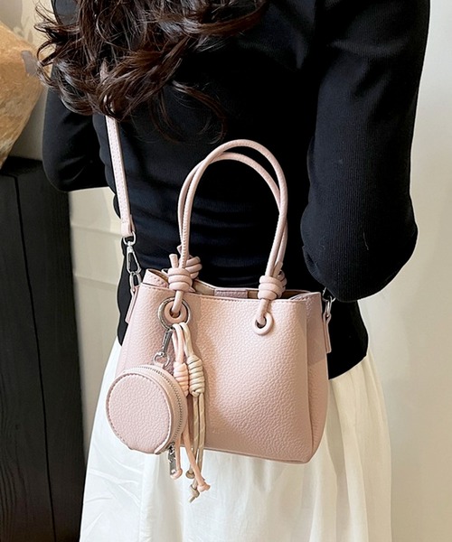 florist（フローリスト）の「【コードチャーム＆丸ポーチ付】2WAY レザーライクツイストハンドバッグ/ショルダーバッグ（ハンドバッグ・レディース・ブルーグレー/ブラック/ホワイト/ピンク・FREE）」の14枚目の写真