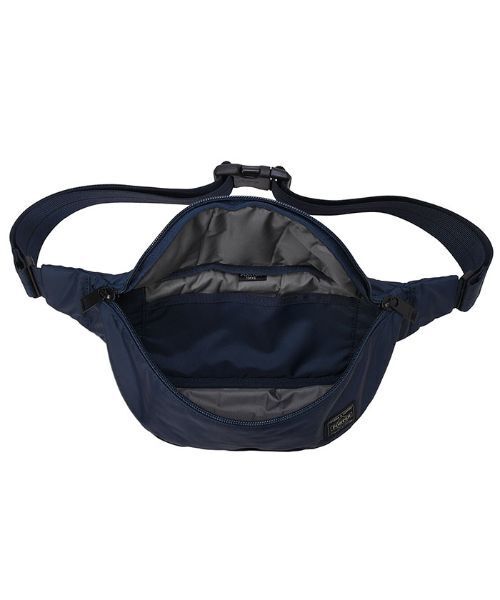 PORTER(ポーター)の「フラッシュ ウエストバッグ(S)(ボディバッグ/ウエストポーチ・メンズ・ブラック/ネイビー・FREE)」の4枚目の写真