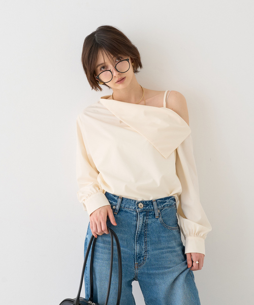 EMMA ROUGE VIF(エマルージュヴィフ)の「【新色登場】【一部店舗限定】アシメオフショルブラウス(シャツ/ブラウス・レディース・ブラウン/ホワイト/ラベンダー・フリー)」の4枚目の写真