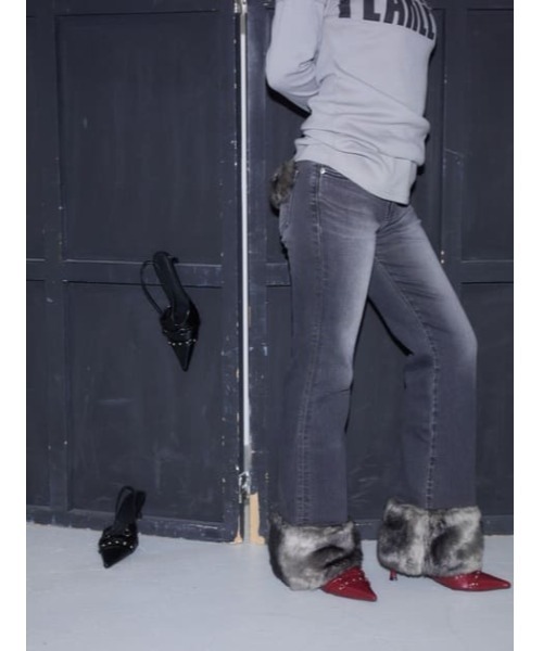 LAGUA GEM（ラグアジェム）の「FAUX FUR フレアデニム（デニムパンツ・レディース・ブラック/ブルー・26inch/25inch/24inch/23inch/22inch）」の22枚目の写真